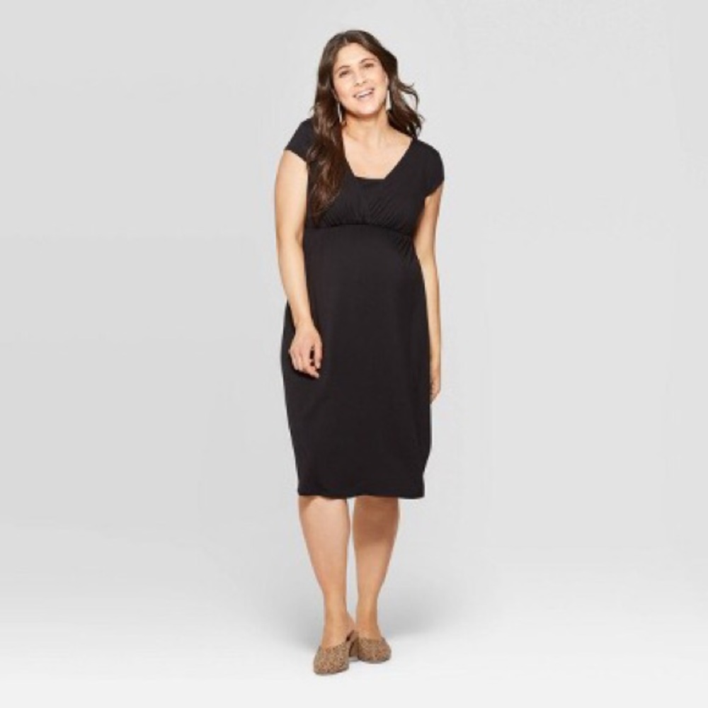 Ingrid & Isabel Short Sleeve Nursing Dress - Black